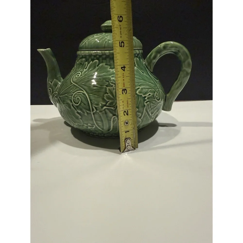 Bordallo Pinheiro Green Vine Leaf Teapot Portugal 6.5